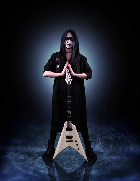 Azra (Haley Clark) – SUMMONER´S CIRCLE