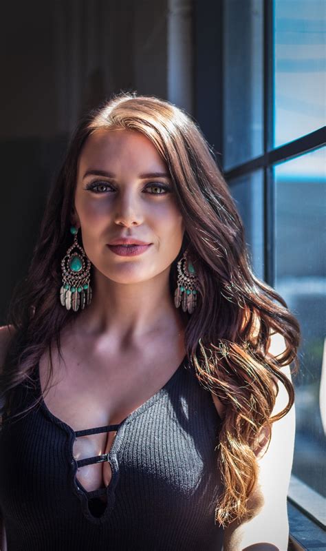 How to Find the Best Breast Lift Surgeon for You - Dr. Kulick