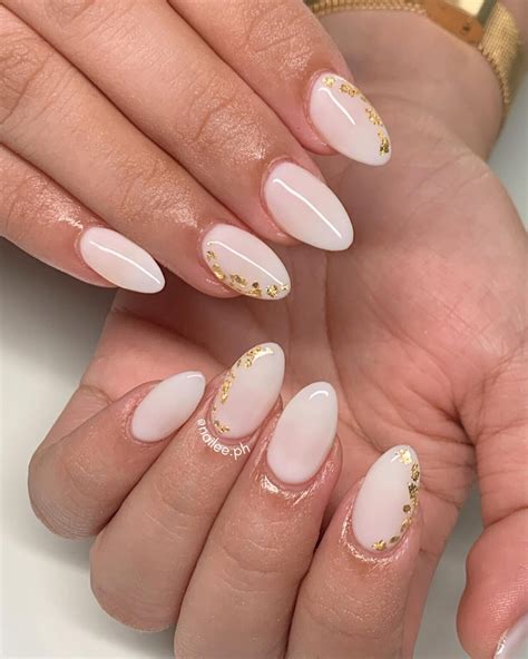 minimal nail art 12