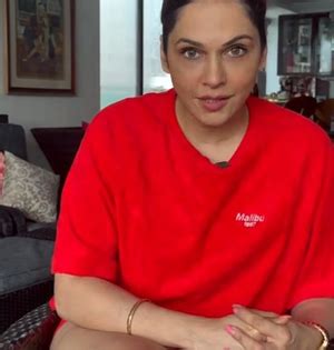 Isha Koppikar reveals secret behind her ageless glow - www.lokmattimes.com