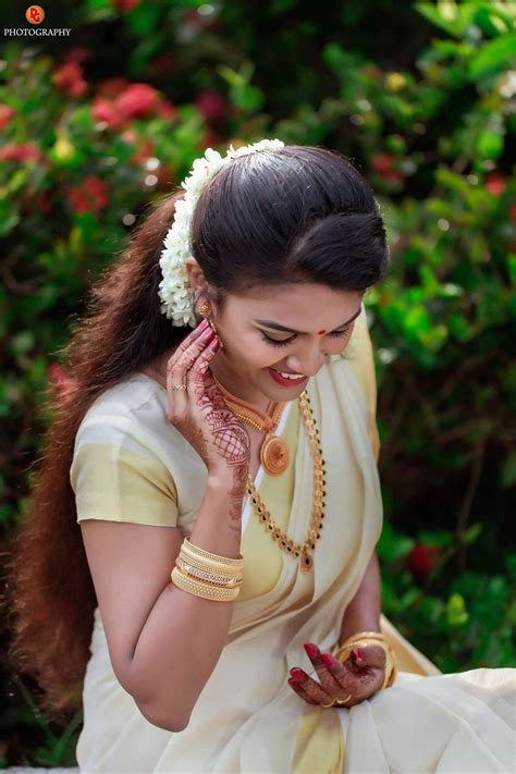 Pin by shruti💫 on Bridal_ party dresses n stuffs | Hairstyles kerala