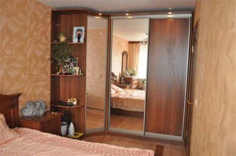 Угловая стенка в спальню со шкафом для одежды - 80 фото