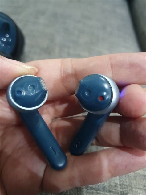 Jbl earphone bluetooth tws 220 warna biru on Carousell