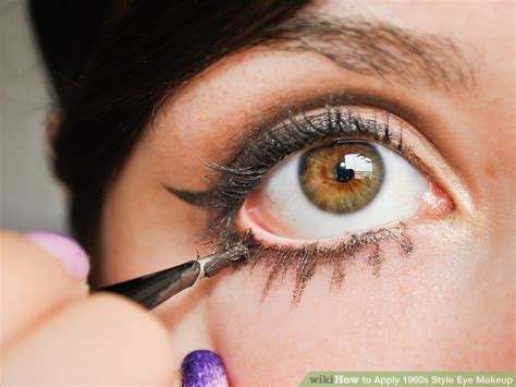 4 Ways to Apply 1960s Style Eye Makeup - wikiHow