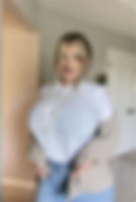 Busty Milf Teacher : 2busty2hide