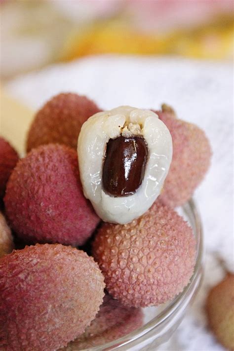 Личи. Экзотические фрукты. Эстетика. Lychee. Exotic fruits. Aesthetics.