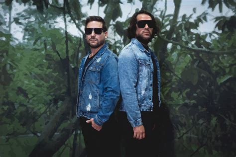 WE-THE-LION-3-WALKING-PR-ALONSO-Y-PAUL-FOTO_VANESSA-ROSSI.jpg - Mano Alzada