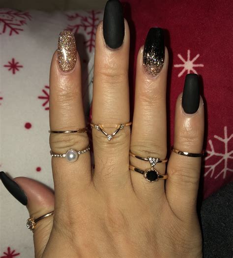 black and gold nails art 9