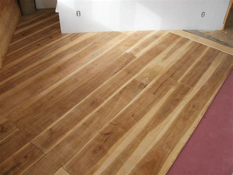 Installing Wide Plank Hardwood Flooring | Viewfloor.co