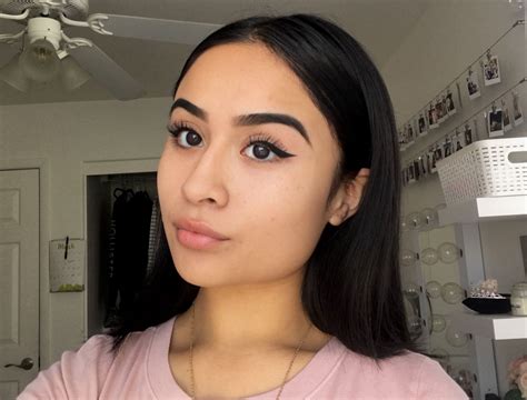 Clear face Simple makeup Eyebrows Latina Glow | Latina makeup, Latina