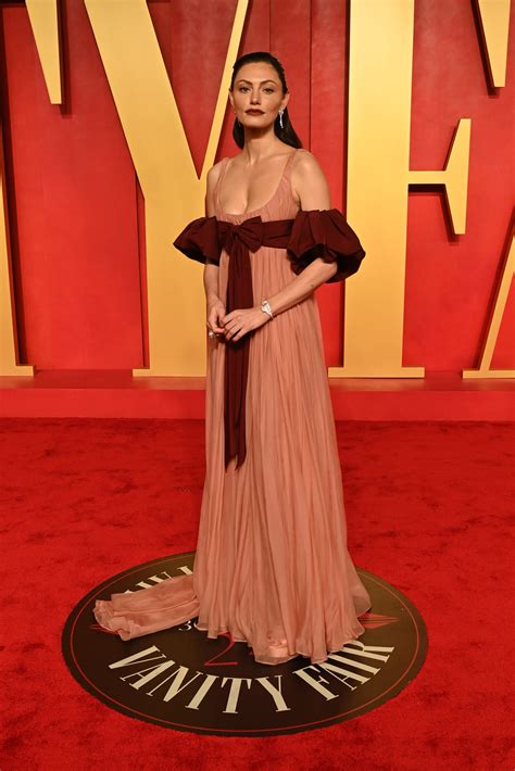 Is Phoebe Cates's 2024 Life REALLY Like This? Experts Reveal All! Image 20