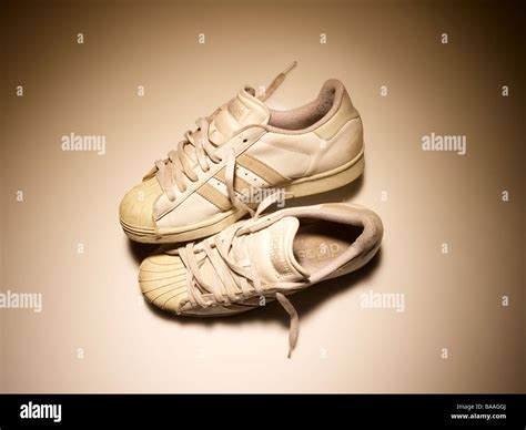 Old pair of trainers sneakers Stock Photo - Alamy