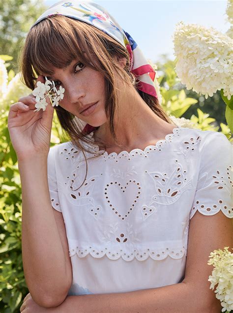 Unleash Your Inner Style Icon Mastering The Art Of Chic Weekend Getaways With Max Maras Weekend Collection A
