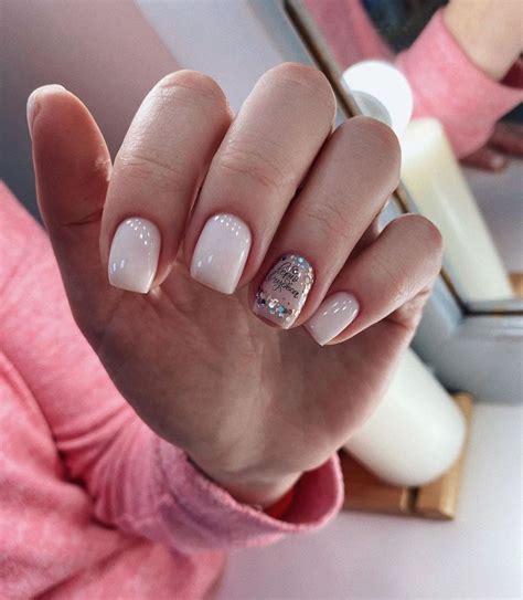 Pin by Ірина Грембовська on Зачіски | Christmas nails diy, Festive nail ...