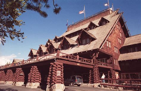 Old Faithful Inn at Yellowstone National Park Road Trip Places, Places To Travel, Places To Go ...