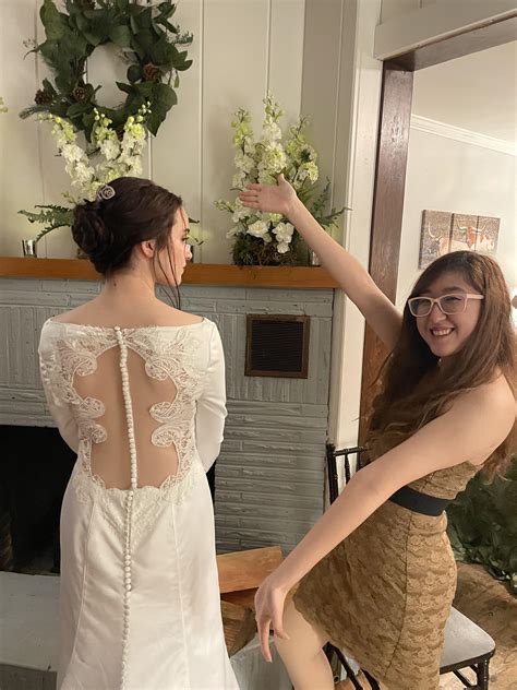 Carolina herrera twilight wedding dress | Beachweddingtips.com