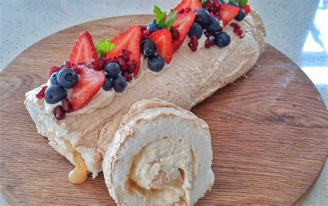 Recipe: Pavlova Roulade