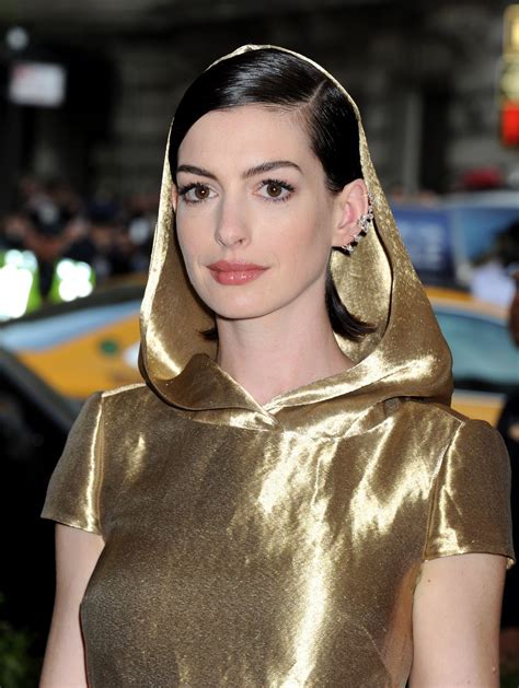 Anne Hathaway Style, Clothes, Outfits and Fashion• Page 51 of 54