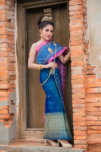 Premium Photo | Portrait of asian woman wear ancient thai dress ...