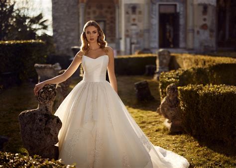 Elegant & Sophisticated Wedding Dresses - Kleinfeld | Kleinfeld Bridal