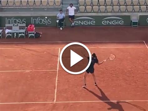 Emma Raducanu hitting hard during her French Open training - Tennis ...