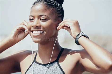 Music, Motivation and Black Woman Training for Fitness with Audio ...