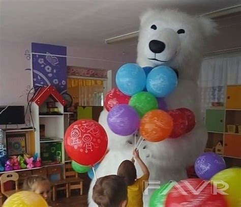 Щур рожден ден с гигантска бяла мечка! | FAVR