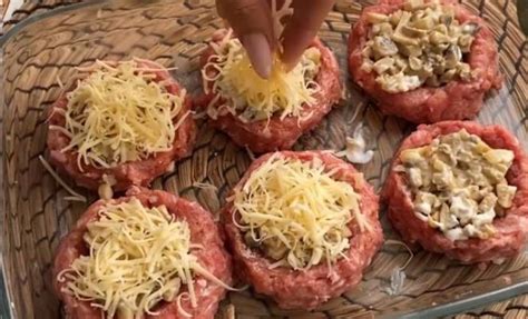 Гнезда из фарша с грибами, луком и сыром духовке простой рецепт пошаговый