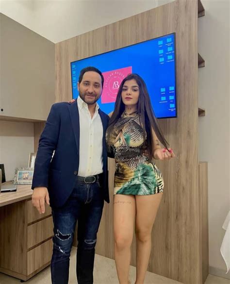 ¿Quién es el cirujano plástico de Karely Ruiz?