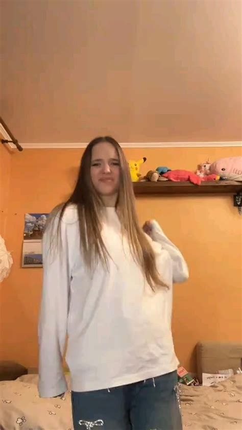 Юля КВИНКА видео в 2025 г | Блоггерский стиль, Футболки для девочек, Стиль