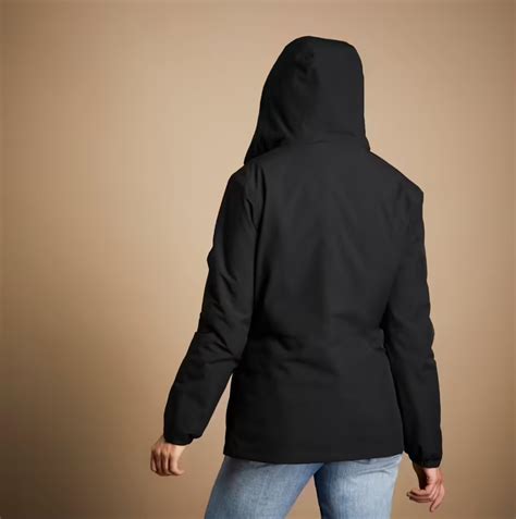 Impermeable, calentito y perfecto para llevar con vaqueros: el abrigo