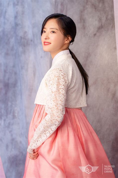 Lee bo young poses for photographs before the wedding at walkerhill ...