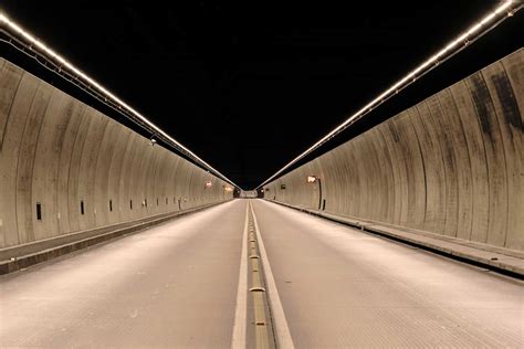 Smart tunnel lighting improves safety and cuts costs for Huguenot ...