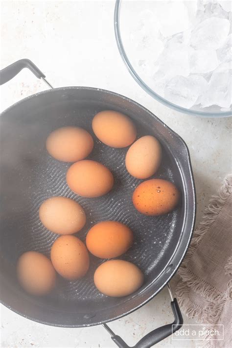 how much baking soda to boil eggs