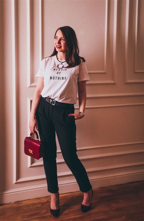 Брюки с футболкой, шпильками и колье | Style inspiration, Fashion, Chic