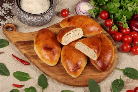 Закажите пирожок с рисом и яйцом, домашнюю выпечку с доставкой по СПб ...