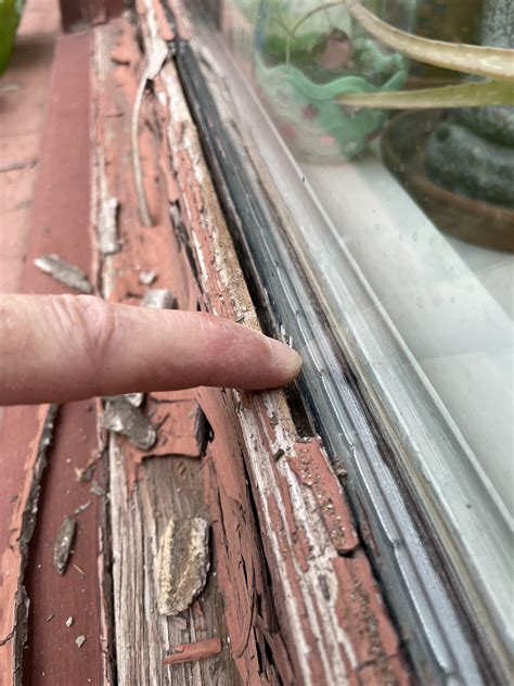 How to seal this exterior window trim? Home was built in 60's. No water
