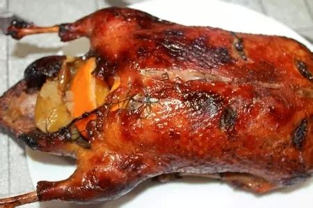 Утка запеченная с яблоками - пошаговый рецепт с фото (24633 просмотра)