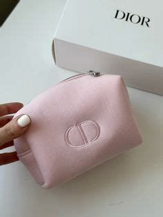 pink Dior makeup bag💘 в 2024 г | Макияж dior, Косметика, Косметичка