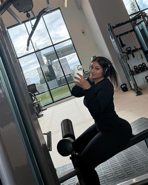 Rosey Royyal | Who wanna be my gym partner? | Instagram