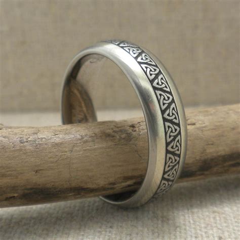 Celtic Knots with 9K White Gold Inlay Wedding Ring in Titanium — Unique ...