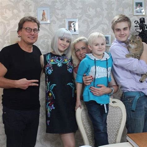 Беременная Натали заметно поправилась