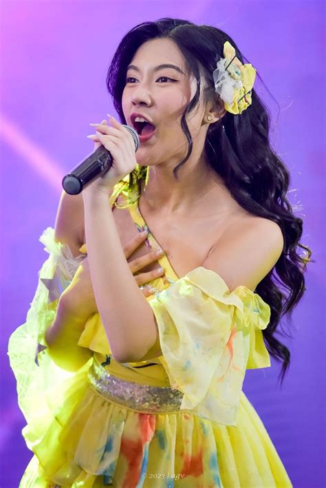 Pin oleh kairovisia🧭 di JKT48 Perform | Selebritas, Gambar gadis cantik ...