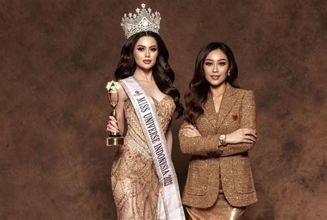 disamakan  perbedaan  universe indonesia