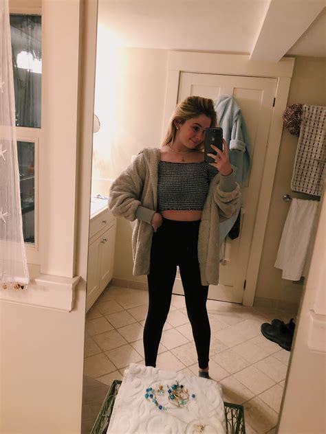 35 Extraordinary Bathroom Mirror Selfie - Home Decoration and