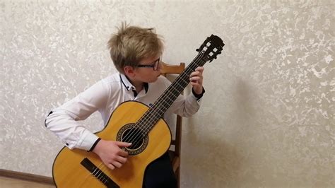 Сарабанда. Бах. Виконує Дмитрій Хитриченко. Sarabande. Bach. Performs ...
