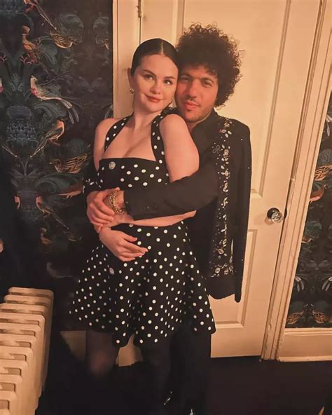 Selena Gomez y Benny Blanco comparten detalles íntimos de su relación