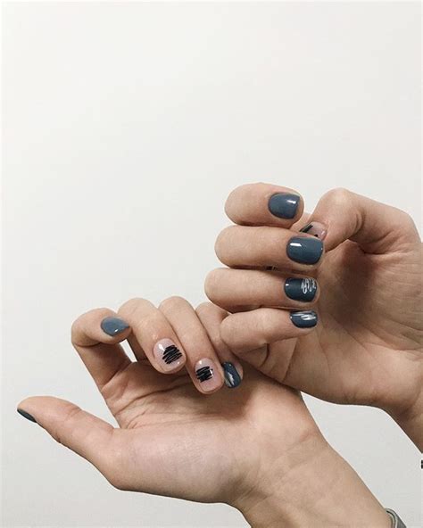 Nail PLACE on Instagram: “Рука дрогнула и кисть сама аккуратненько так ...