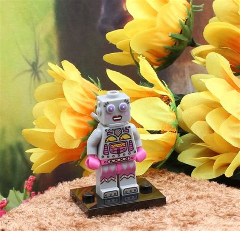 Lego минифигурки, 11 серия: Lady Robot - леди-робот, фото обзор