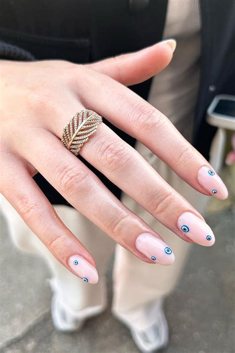 13 Tendencias de Uñas de Verano para 2025 + Paso a Paso